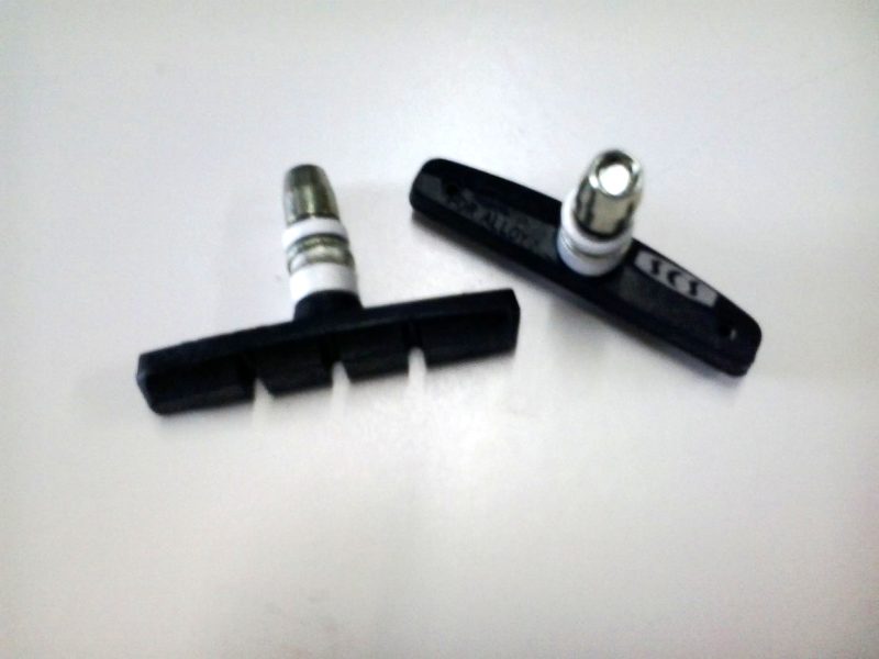Sapata Mtb 68 Mm Preto P/ V-brake C/ Parafuso E Porca Allen