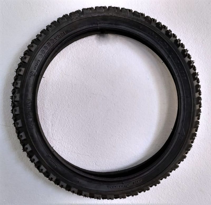 Pneu Marca Vee Ruber 1.75 Aro 16 Cravado Para Bicicleta